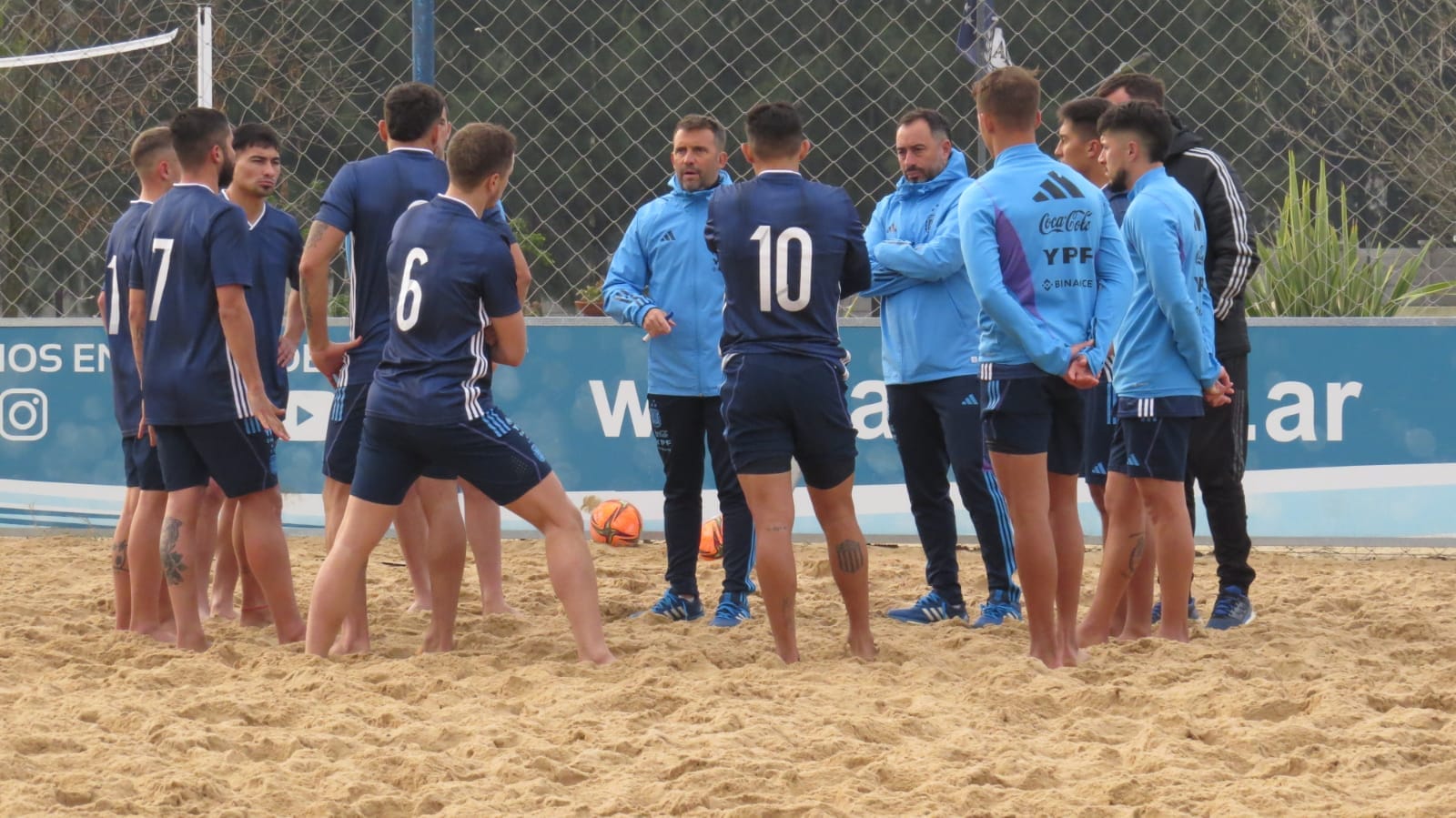 La selección de fútbol playa, con plantel confirmado