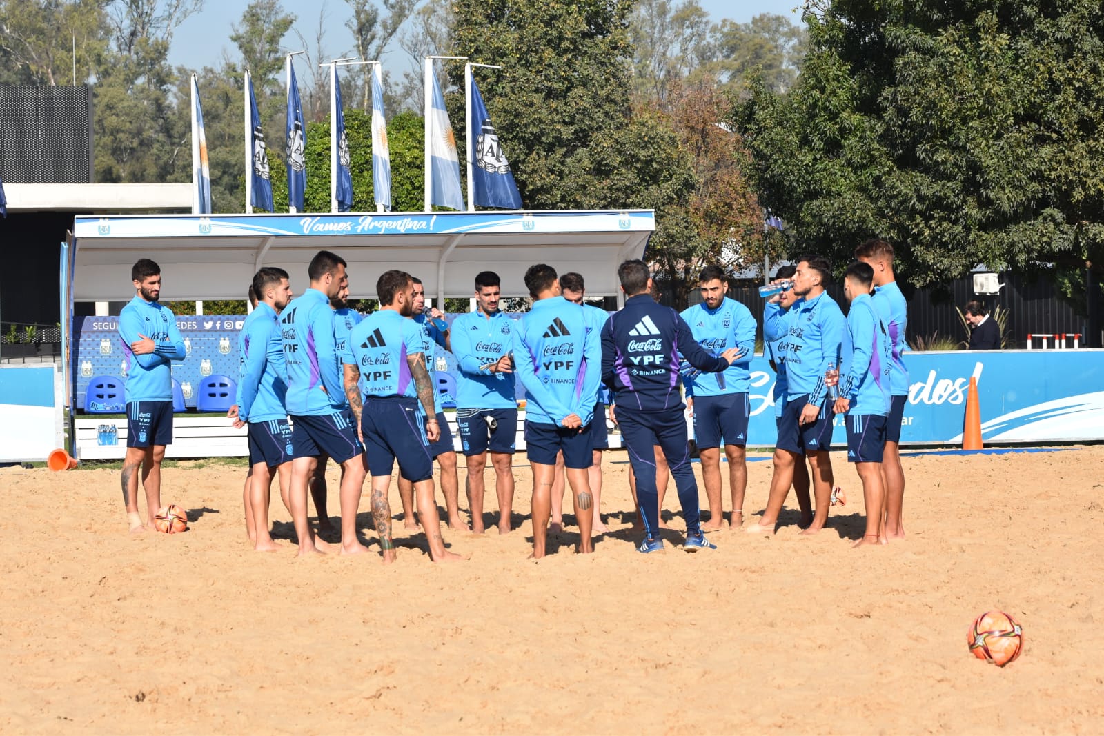 La selección de fútbol playa, con plantel confirmado